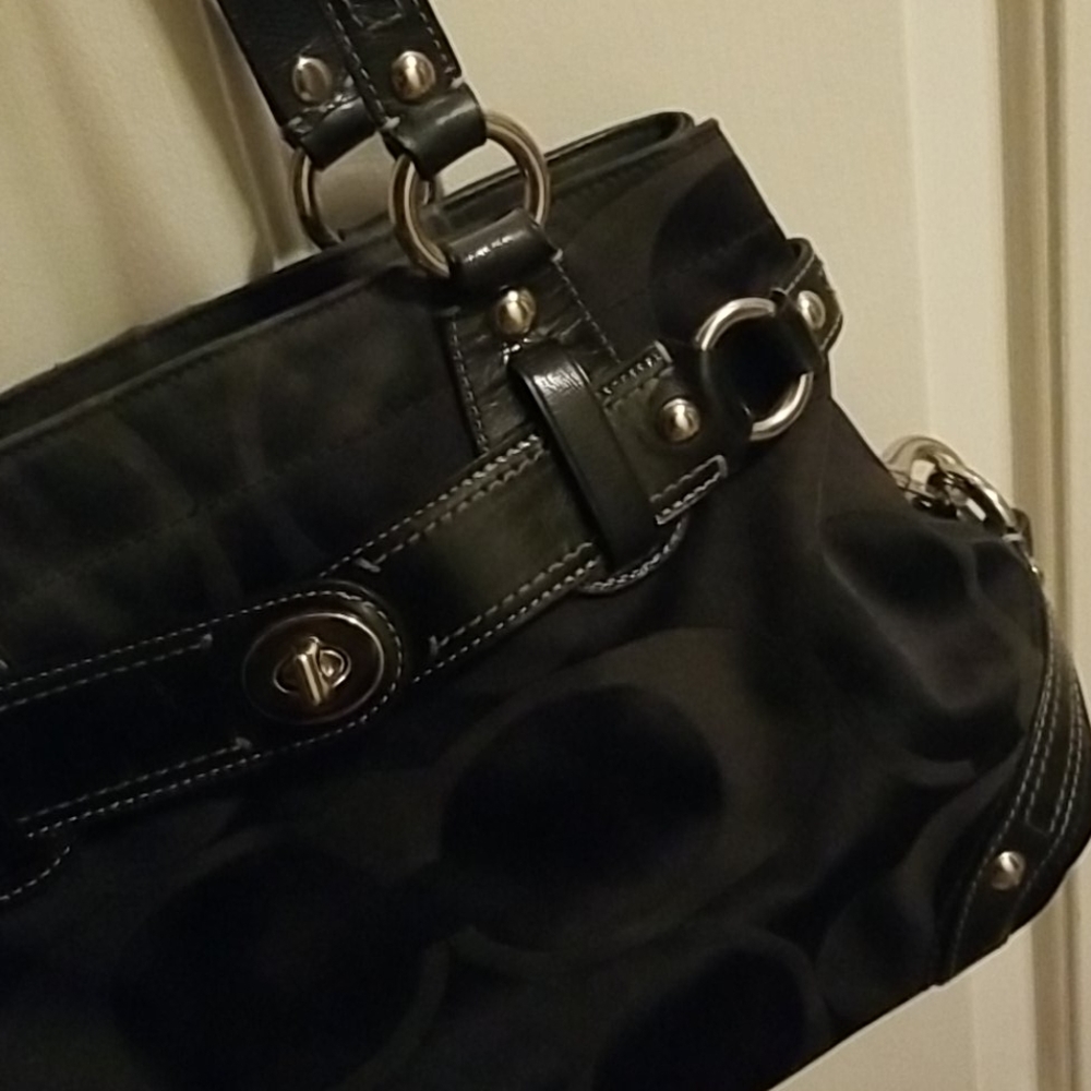 ♥️ Black COACH Satchel .. silver hardware